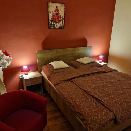 Mátyás Apartman Tata Exterior foto