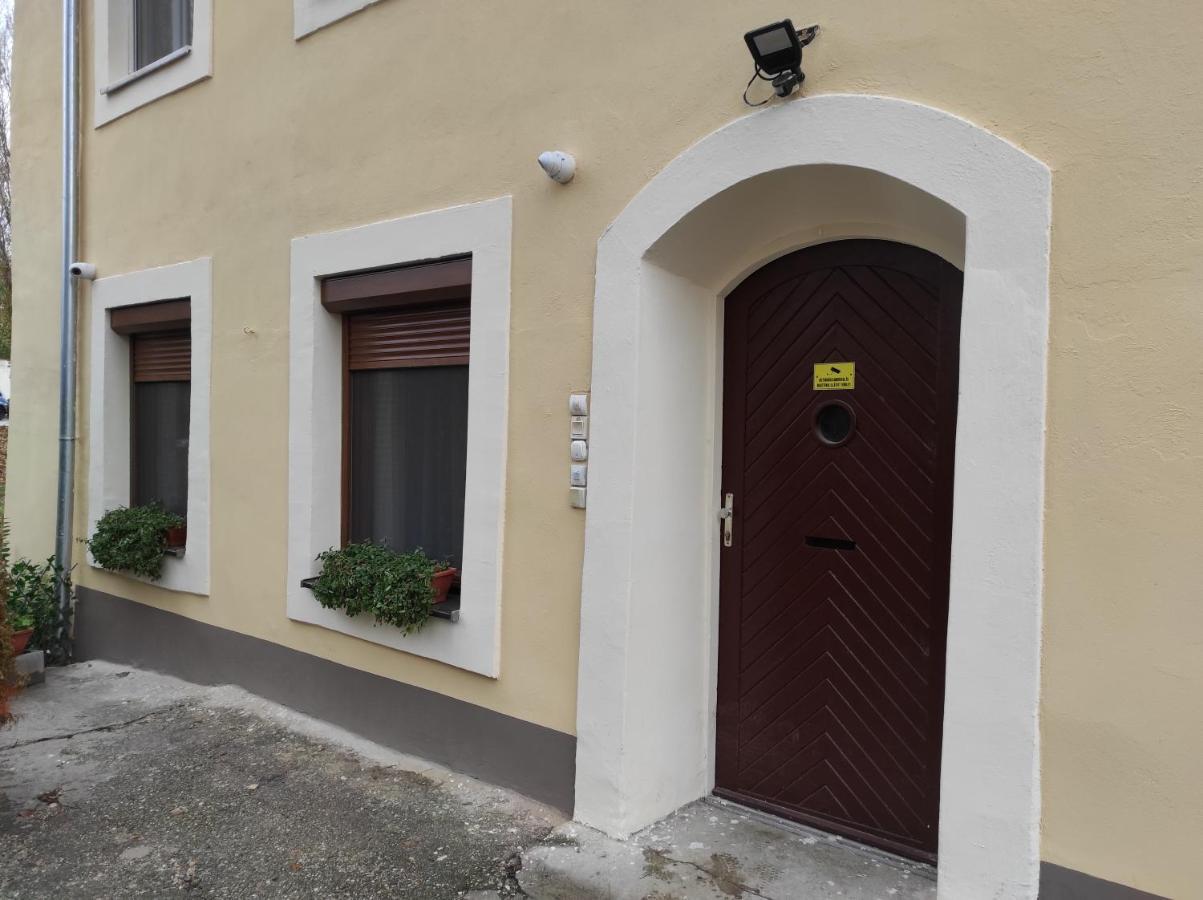 Mátyás Apartman Tata Exterior foto