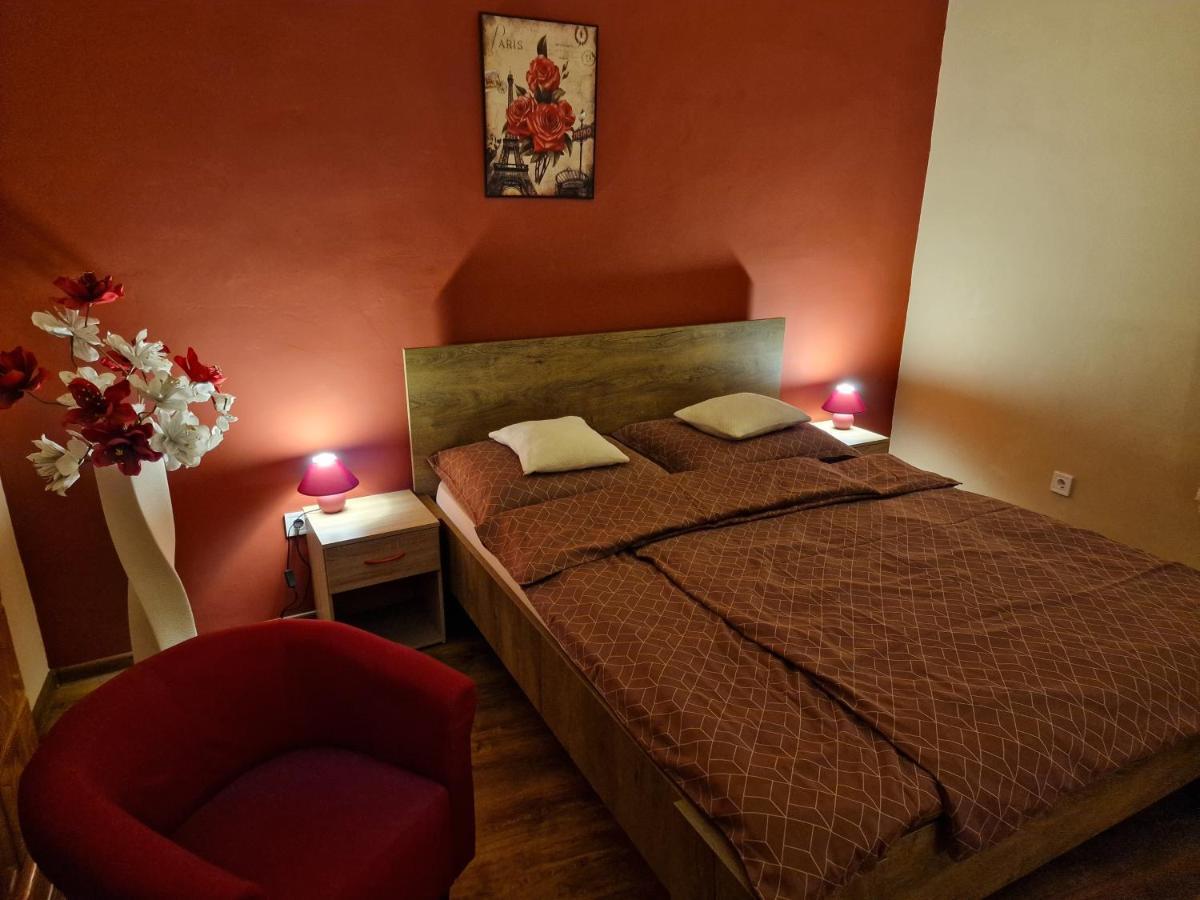 Mátyás Apartman Tata Exterior foto