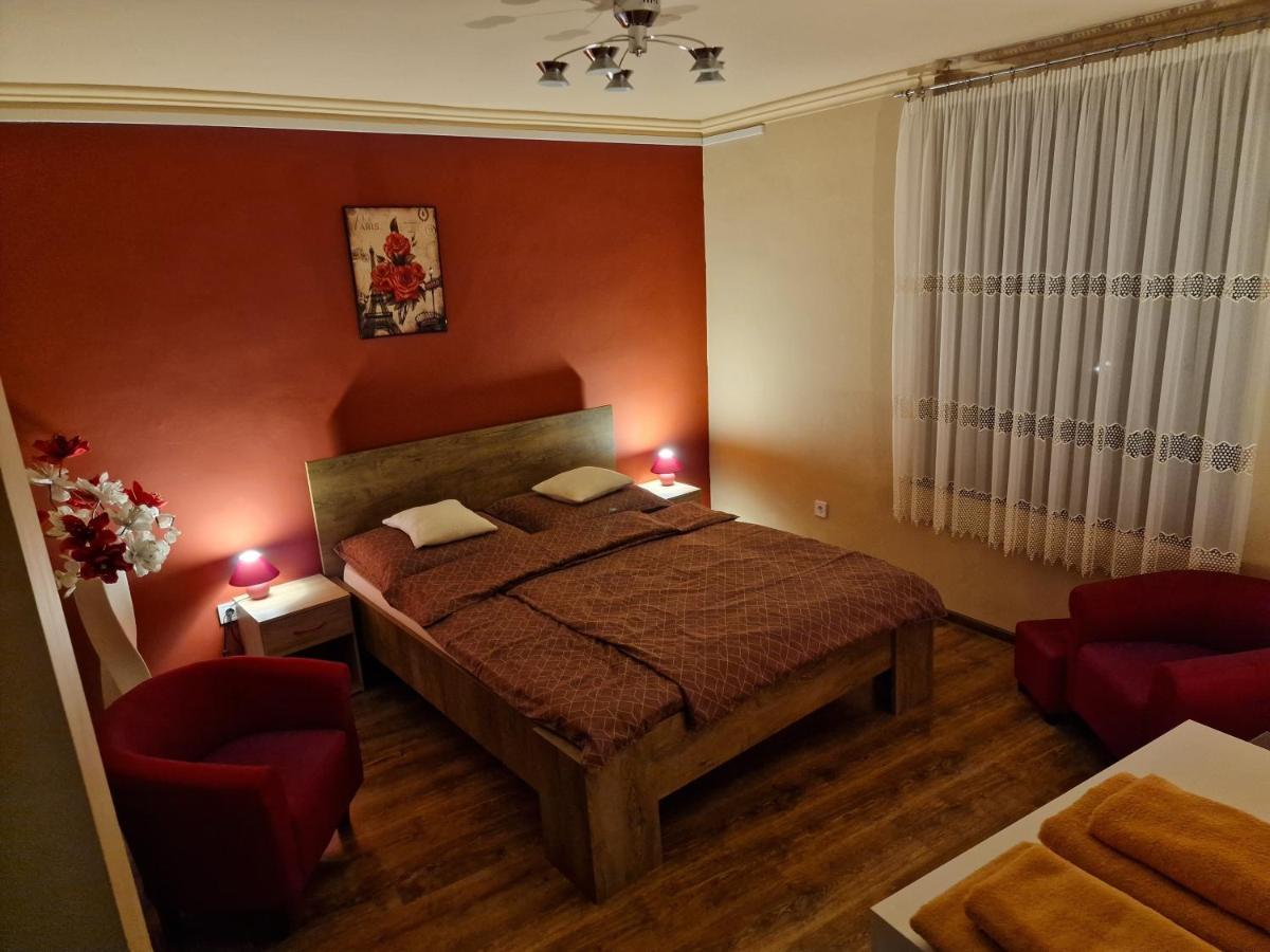 Mátyás Apartman Tata Exterior foto