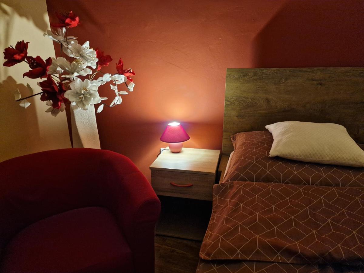 Mátyás Apartman Tata Exterior foto