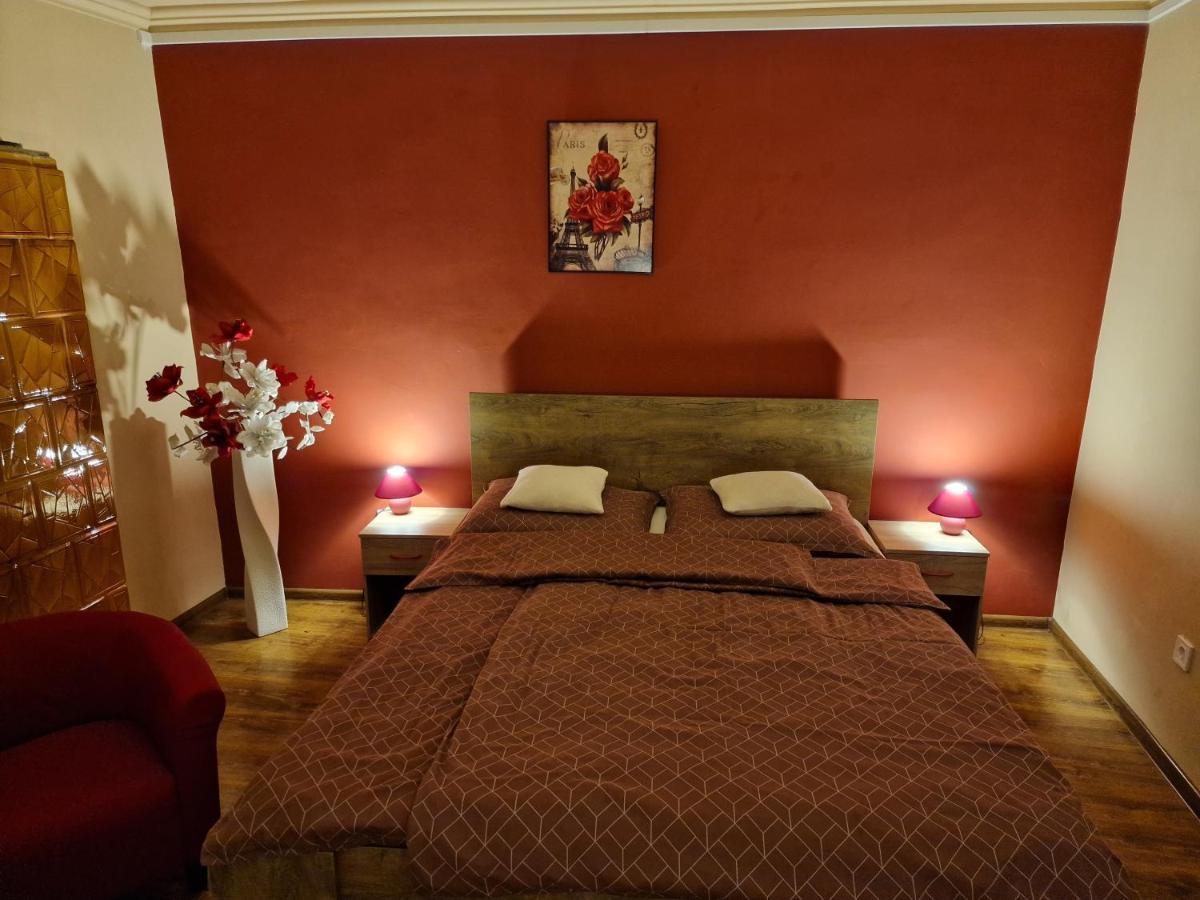 Mátyás Apartman Tata Exterior foto